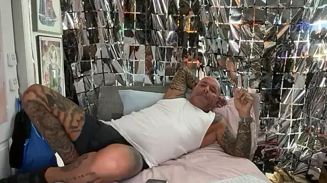 joeytatts66 online show from April 2026 01:55:02 AM