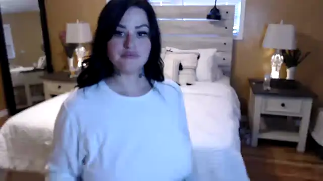 Snapshot of TexasTattooedHouseWife chatting on February 2025 06:58:02 PM TexasTattooedHouseWife online show from February 2025 06:58:02 PM