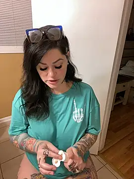 Snapshot of TexasTattooedHouseWife chatting on March 2025 12:44:02 PM TexasTattooedHouseWife online show from March 2025 12:44:02 PM