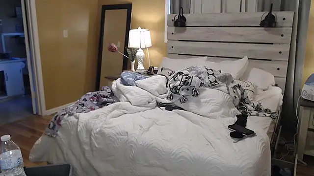 Snapshot of TexasTattooedHouseWife chatting on March 2025 06:18:01 PM TexasTattooedHouseWife online show from March 2025 06:18:01 PM