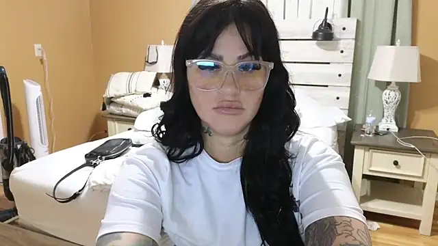 Snapshot of TexasTattooedHouseWife chatting on October 2025 02:39:01 PM TexasTattooedHouseWife online show from October 2025 02:39:01 PM