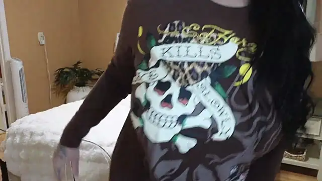 Snapshot of TexasTattooedHouseWife chatting on November 2025 04:25:02 AM TexasTattooedHouseWife online show from November 2025 04:25:02 AM