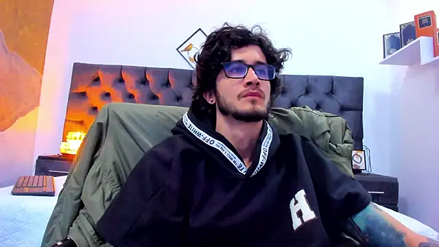 Loggan donnelly online show from December 2024 10:43:02 PM