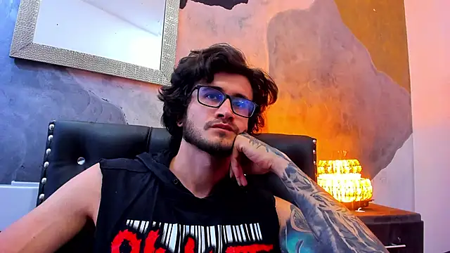 Loggan donnelly online show from December 2024 11:18:02 PM