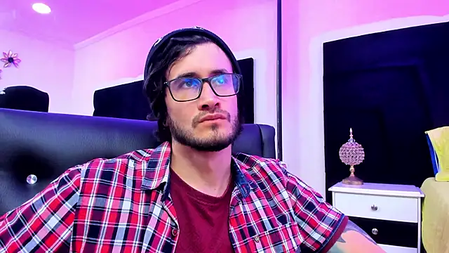 Loggan donnelly online show from December 2024 08:47:02 PM