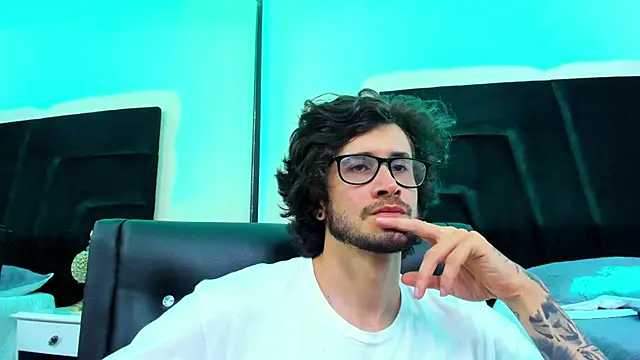 Loggan donnelly online show from January 2025 09:06:01 PM