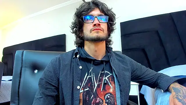 Loggan donnelly online show from February 2025 08:22:01 PM