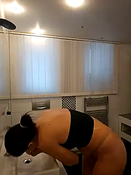 Lenchen  online show from February 2025 02:15:01 PM