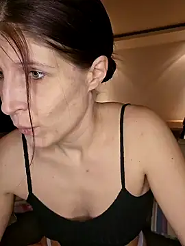 Lenchen  online show from February 2025 08:45:01 PM