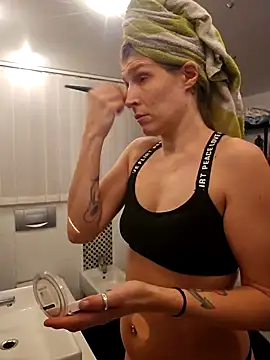 Lenchen  online show from February 2025 08:03:02 PM