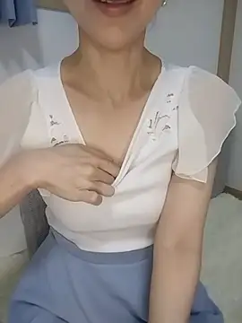 Snapshot of Hana-tan chatting on July 2026 06:17:01 AM Hana-tan online show from July 2026 06:17:01 AM