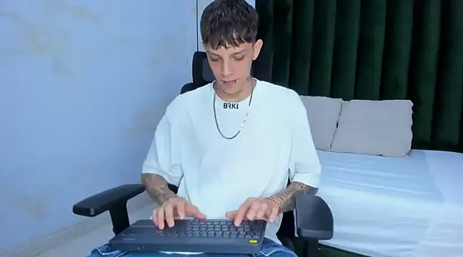 Snapshot of Adam_hard_ chatting on December 2024 07:28:01 PM Adam hard  online show from December 2024 07:28:01 PM