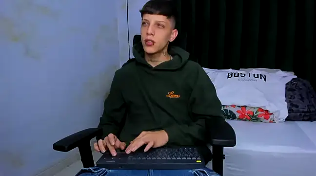 Snapshot of Adam_hard_ chatting on January 2025 07:55:01 PM Adam hard  online show from January 2025 07:55:01 PM