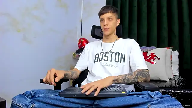 Snapshot of Adam_hard_ chatting on February 2025 08:48:02 PM Adam hard  online show from February 2025 08:48:02 PM