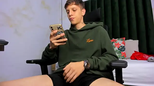 Snapshot of Adam_hard_ chatting on March 2025 11:49:02 PM Adam hard  online show from March 2025 11:49:02 PM