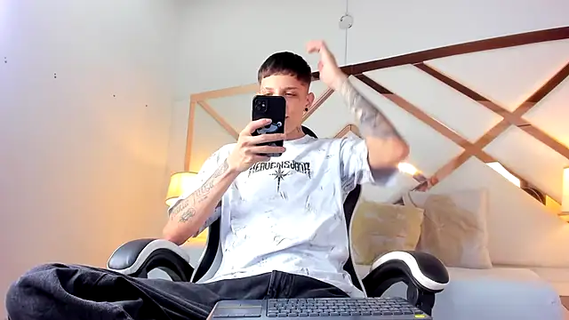 Snapshot of Adam_hard_ chatting on September 2025 08:35:02 PM Adam hard  online show from September 2025 08:35:02 PM