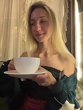 Lia  Love online show from October 2025 06:41:02 PM