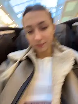 Lia  Love online show from November 2025 11:09:02 AM