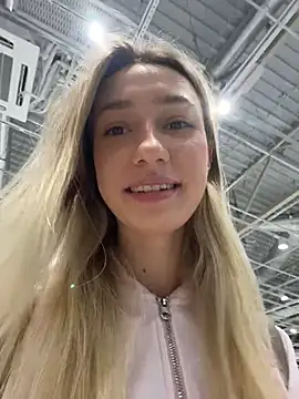 Lia  Love online show from November 2025 12:16:01 PM