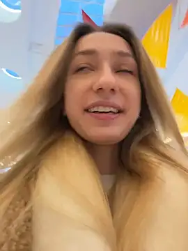 Lia  Love online show from November 2025 12:29:02 PM