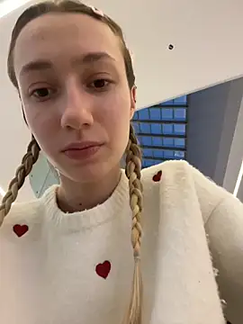 Lia  Love online show from December 2025 01:05:01 PM