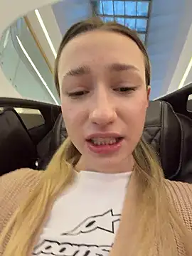 Lia  Love online show from January 2026 01:16:01 PM