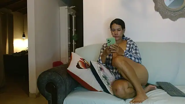 Vanessa Aniston online show from April 2026 12:16:02 AM