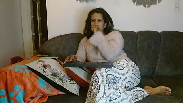 Vanessa Aniston online show from April 2026 02:14:01 AM