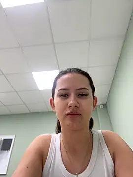 milaleoneli online show from March 2025 12:34:01 PM