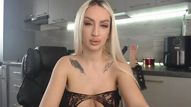 queenzoora online show from February 2026 10:36:02 AM