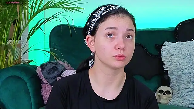 AveryWillow online show from November 2025 04:58:02 AM