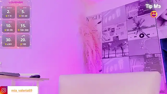 MiaCavallii  online show from December 2025 04:44:02 AM