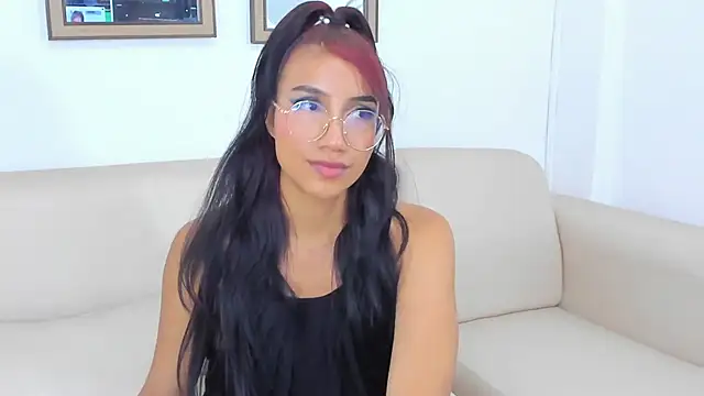 naomiii   online show from January 2025 01:08:01 AM