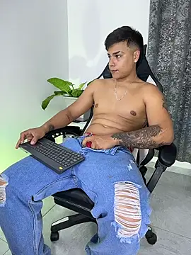 SantiagoReyesFtt online show from June 2026 08:44:02 PM