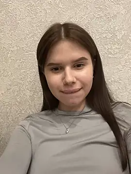 Octavia Maeyr online show from December 2024 04:00:02 PM