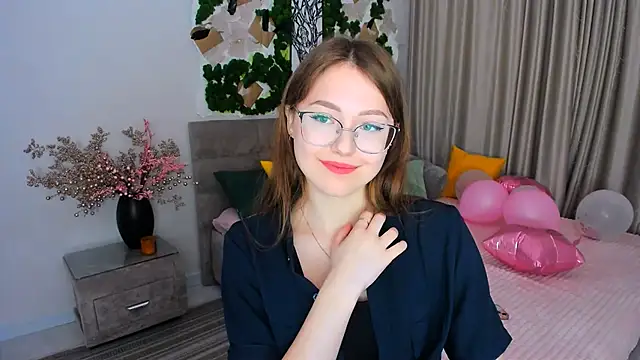 SereneFlame online show from February 2025 03:59:01 PM