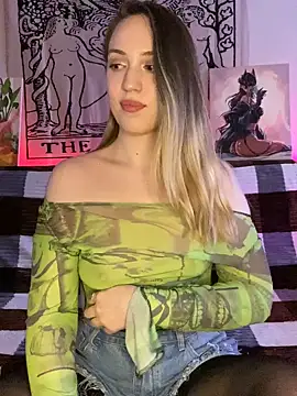 Snapshot of Emily_the_temptress_ chatting on January 2025 07:39:01 AM Emily the temptress online show from January 2025 07:39:01 AM