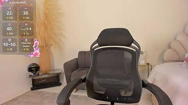 MaximusDick1  online show from June 2026 12:11:02 PM