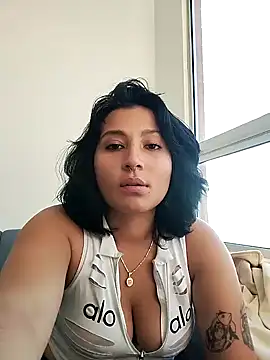 Snapshot of Pauilina chatting on January 2025 10:17:01 PM Pauilina online show from January 2025 10:17:01 PM