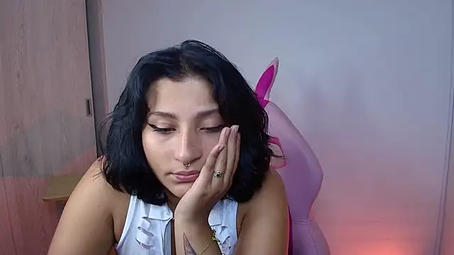 Snapshot of Pauilina chatting on January 2025 01:21:02 AM Pauilina online show from January 2025 01:21:02 AM