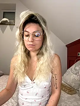 carlaaa online show from November 2025 09:14:01 PM