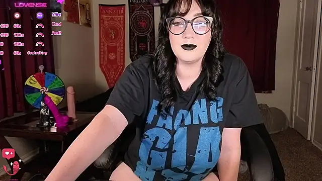 Snapshot of TheGothMilf chatting on June 2026 05:07:01 AM TheGothMilf online show from June 2026 05:07:01 AM