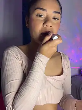 Snapshot of _Luana chatting on March 2025 09:01:02 AM Luana online show from March 2025 09:01:02 AM