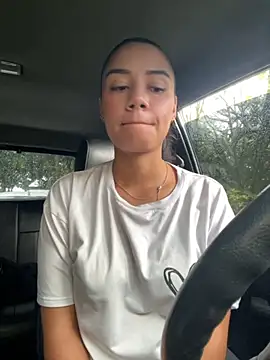  Luana online show from November 2025 06:39:01 PM