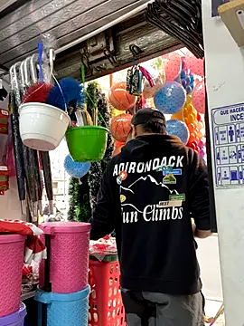 JuanZapata33 online show from November 2025 09:48:02 PM