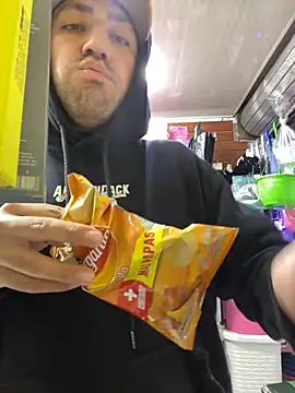 JuanZapata33 online show from November 2025 09:59:01 PM