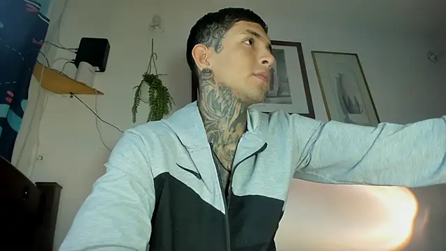 Travistanner 28 online show from April 2026 10:04:02 PM