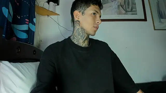 Travistanner 28 online show from April 2026 04:02:02 PM