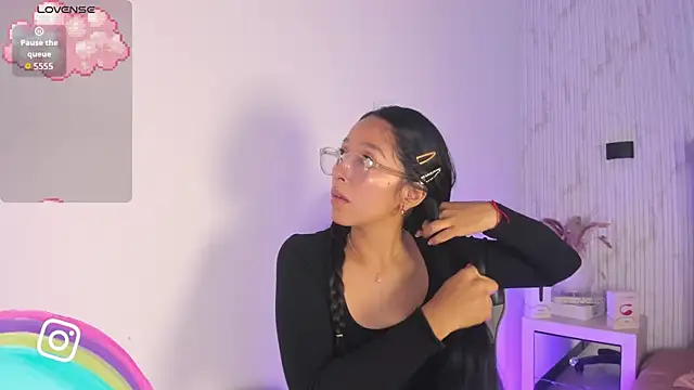 Valery wang online show from November 2025 12:04:02 PM