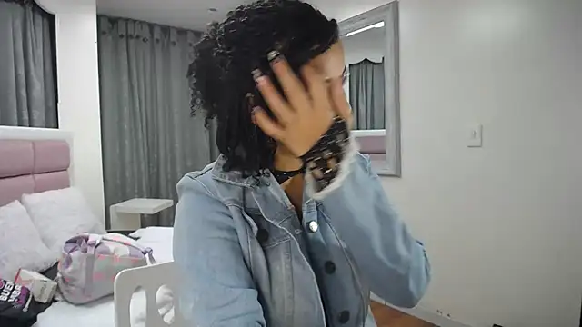 Snapshot of Mayaa_ross chatting on February 2025 12:40:01 AM Mayaa ross online show from February 2025 12:40:01 AM